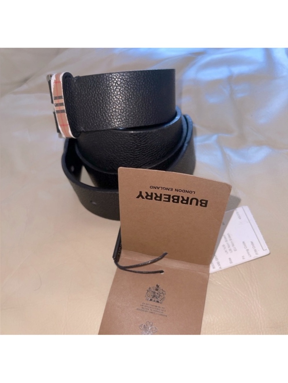 Burberry Black Leather Men's Belt with Haymarket Accent - Picture 5 of 10